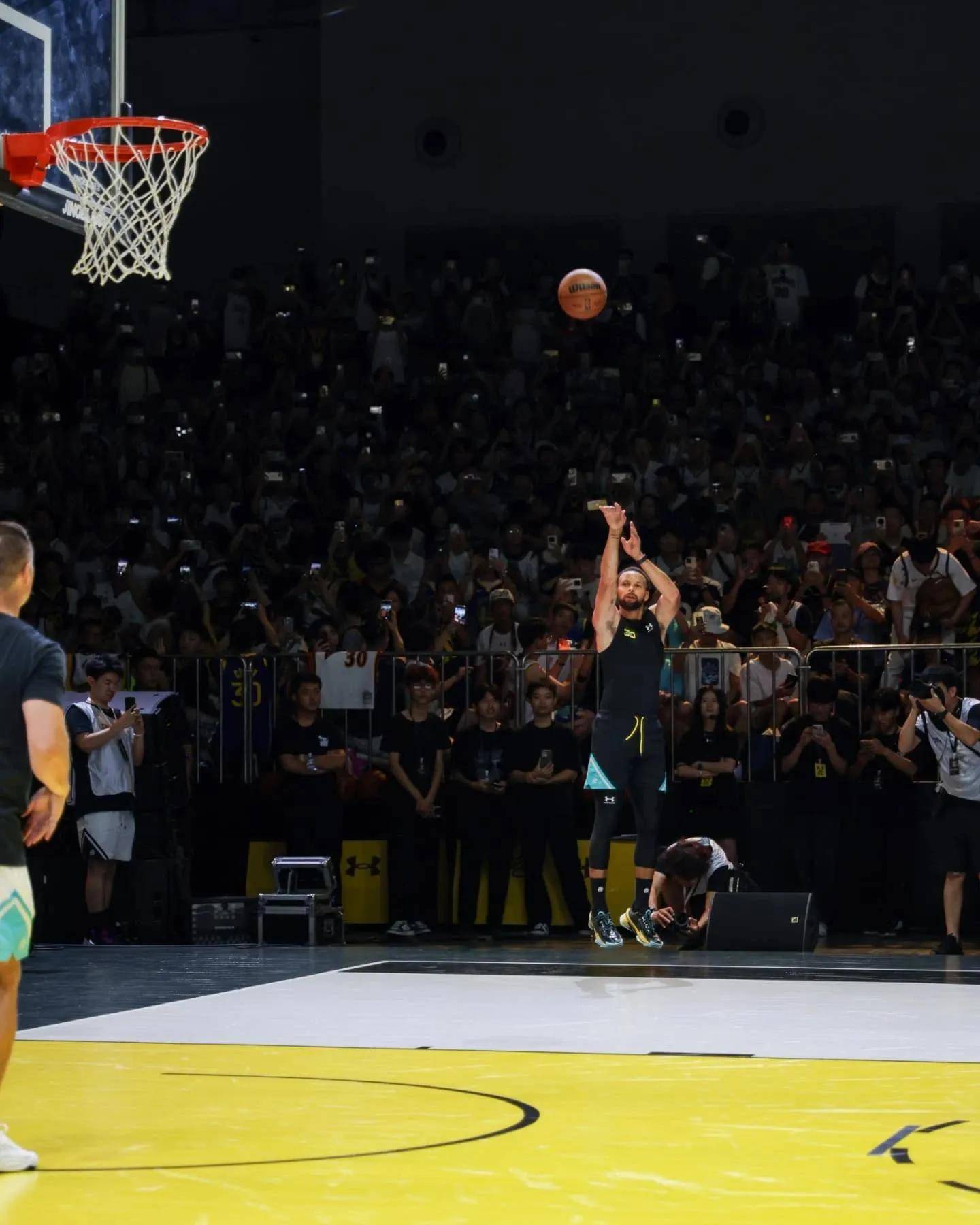 星空体育app 15赛季库里接受采访视频 