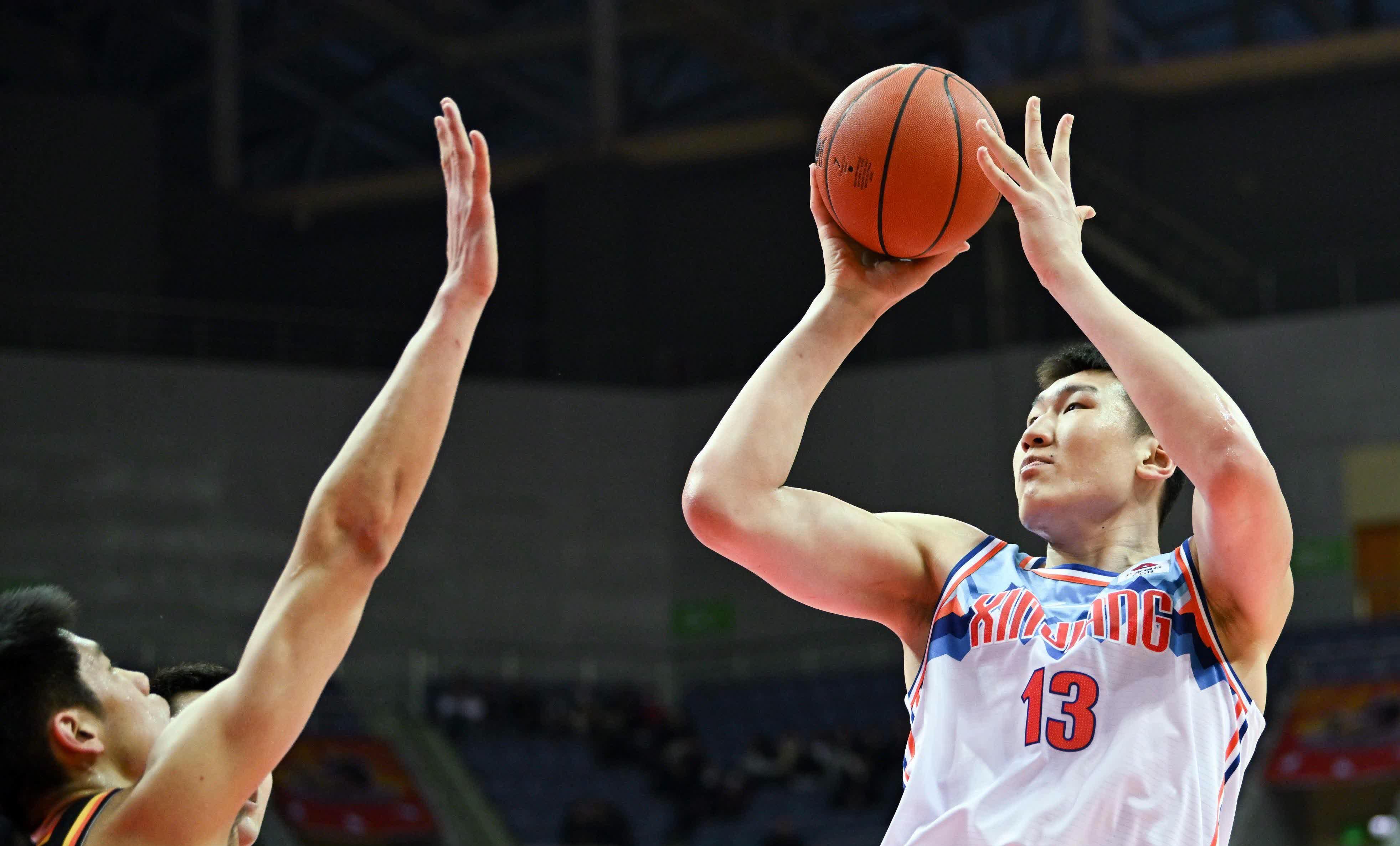 星空体育山东男篮训练开放日,清晨队长鼓劲引欢呼,法国杯在即,球探报告显示潜力的简单介绍